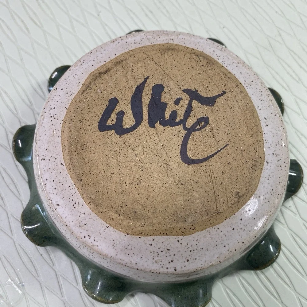 Dean White Pottery, Stoneware Apple/Onion Baking Dish Signed.Speckled Glaze‎